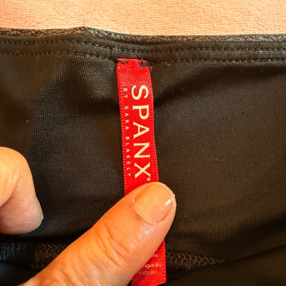SPANX Black Faux Leather Leggings petite XS - Picture 3 of 11